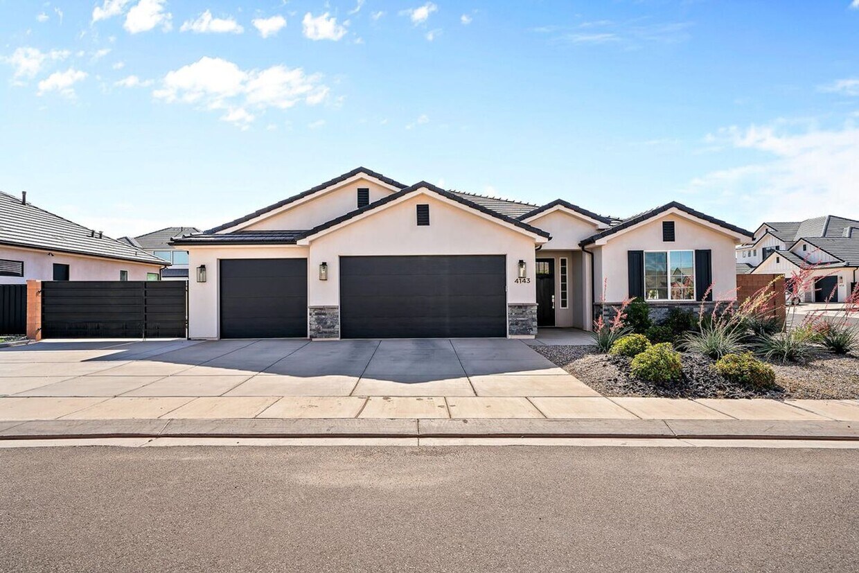 Primary Photo - 4 bed | 2 bath | 3 car garage single story...