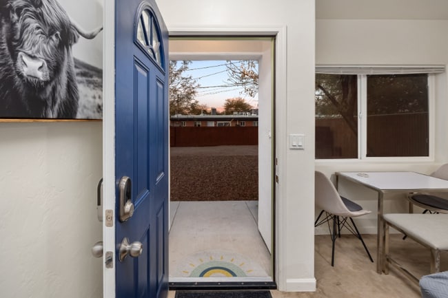 Building Photo - 1905 E 9th St