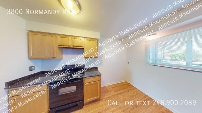 Building Photo - North Royal Oak Townhouse