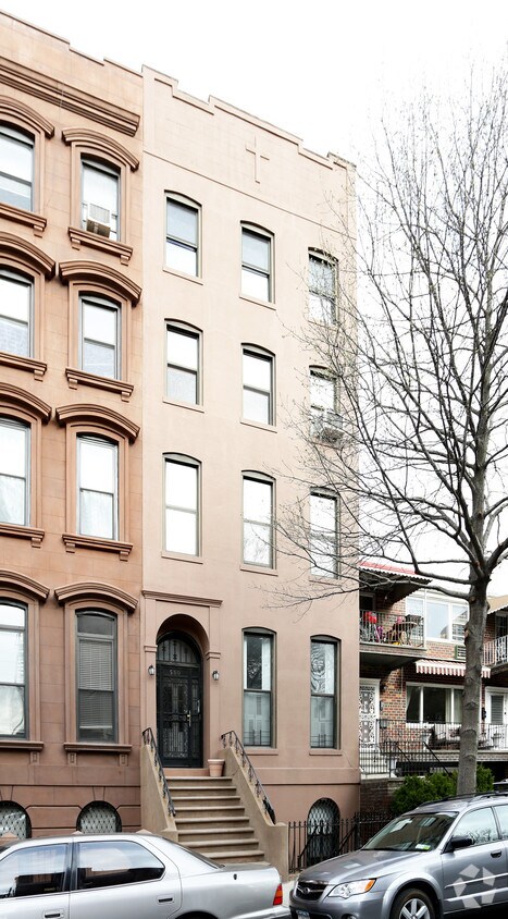 Primary Photo - 580 Henry St