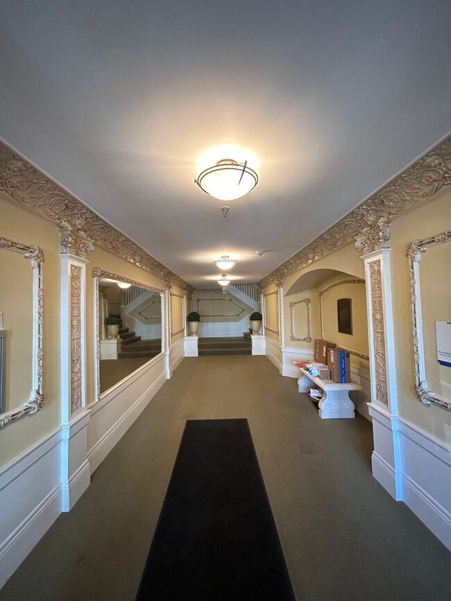Foto del edificio - Gorgeous Pacific Heights One Bedroom!