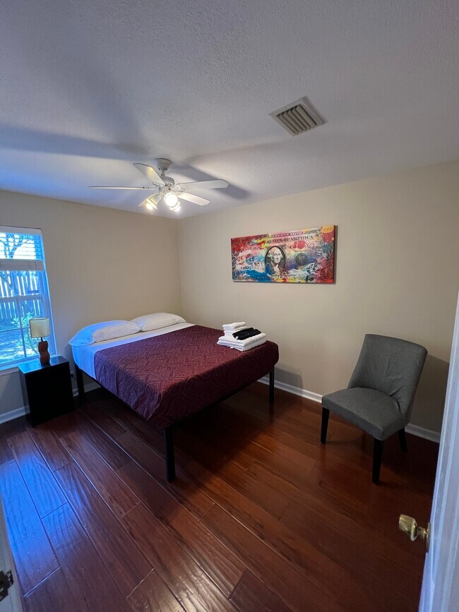 Foto del edificio - 104 Adams Ct
