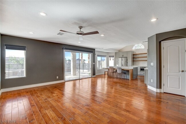 Building Photo - 8512 Estrelita Dr