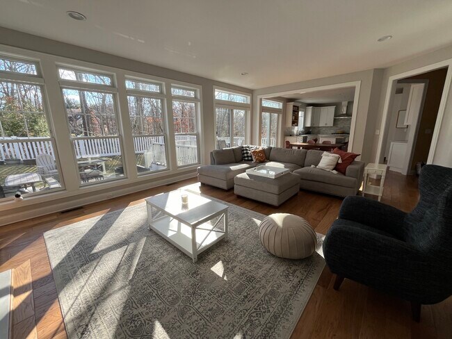 Building Photo - 17 Woodlot Dr