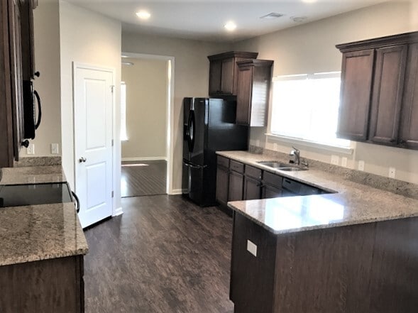 Building Photo - 498 Stonebridge Cir