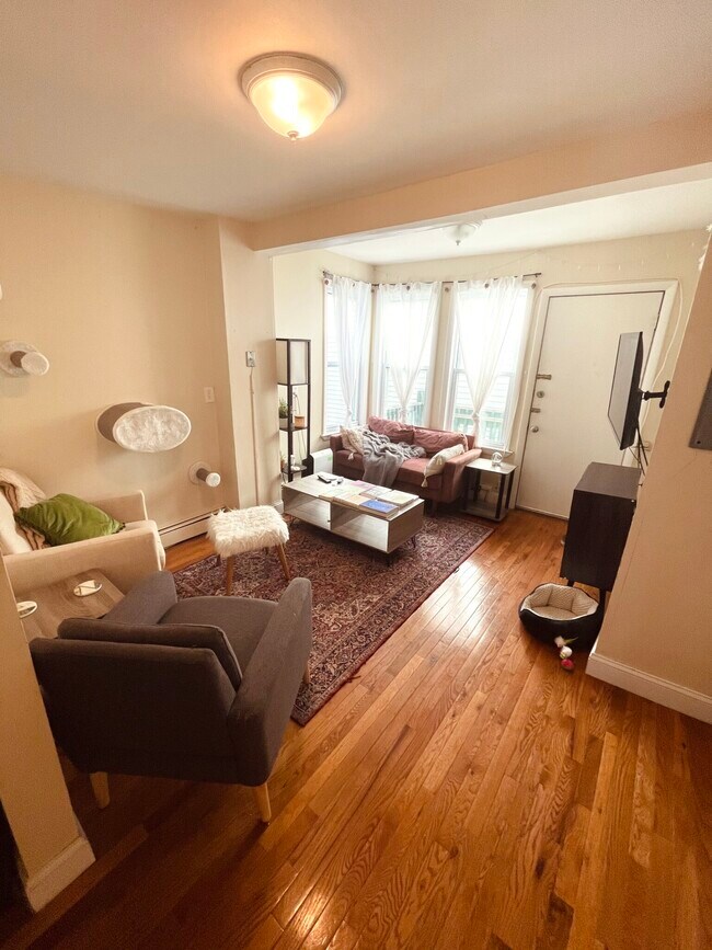 Foto del edificio - 242 Everett St