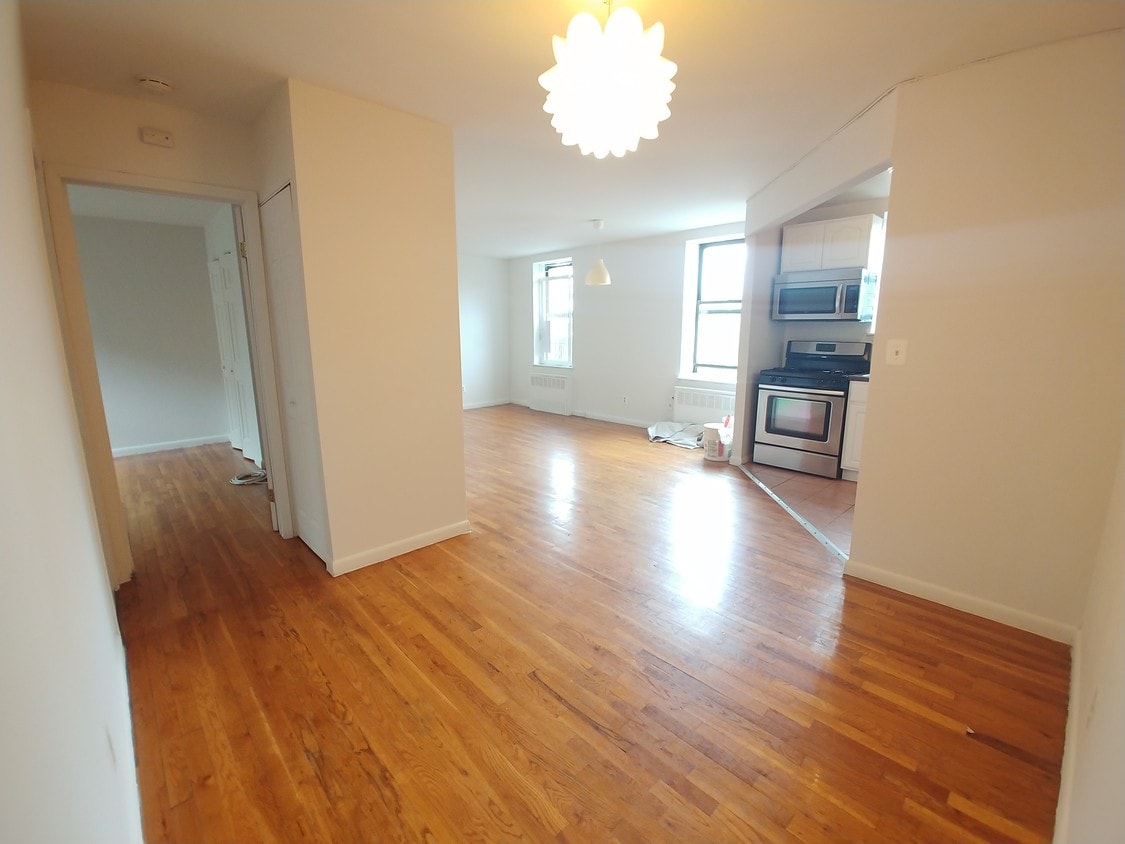 Primary Photo - 104 Adelphi St