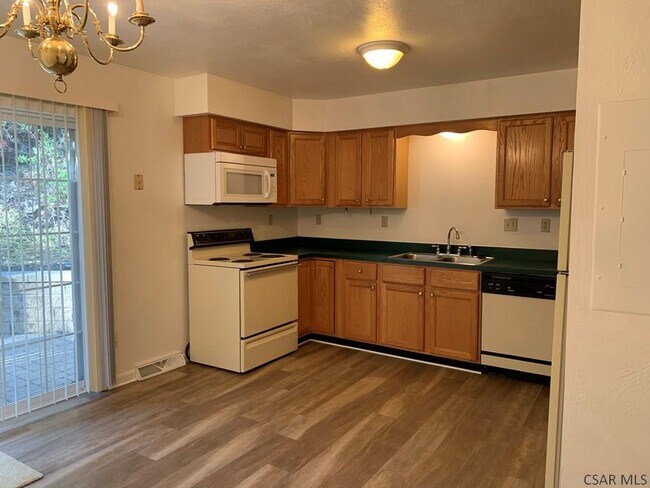 Building Photo - 555 Edward St