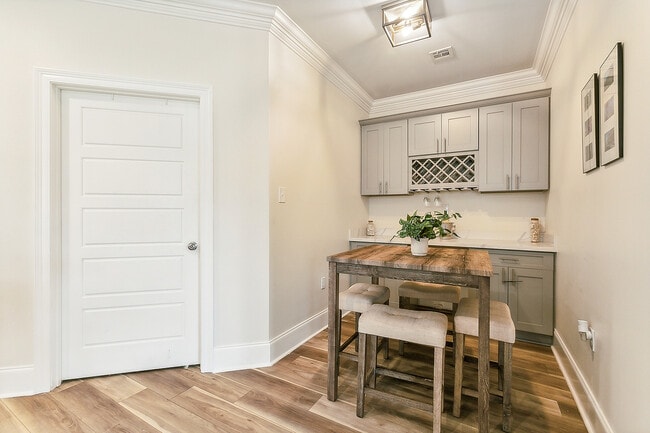 Área de comedor - 8911 Apple St