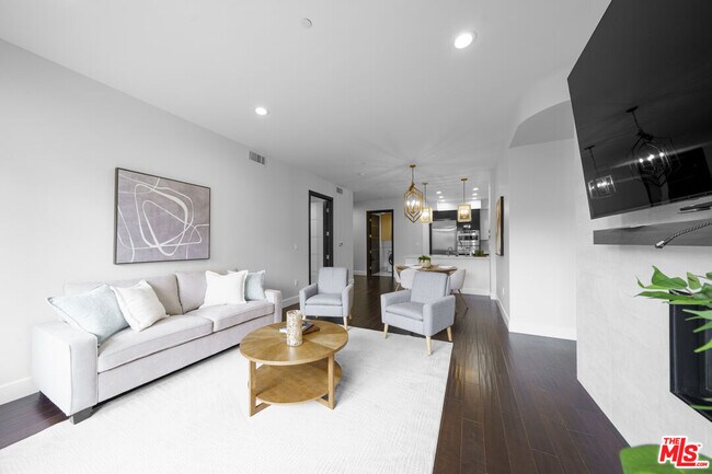 Foto del edificio - 1318 S Roxbury Dr