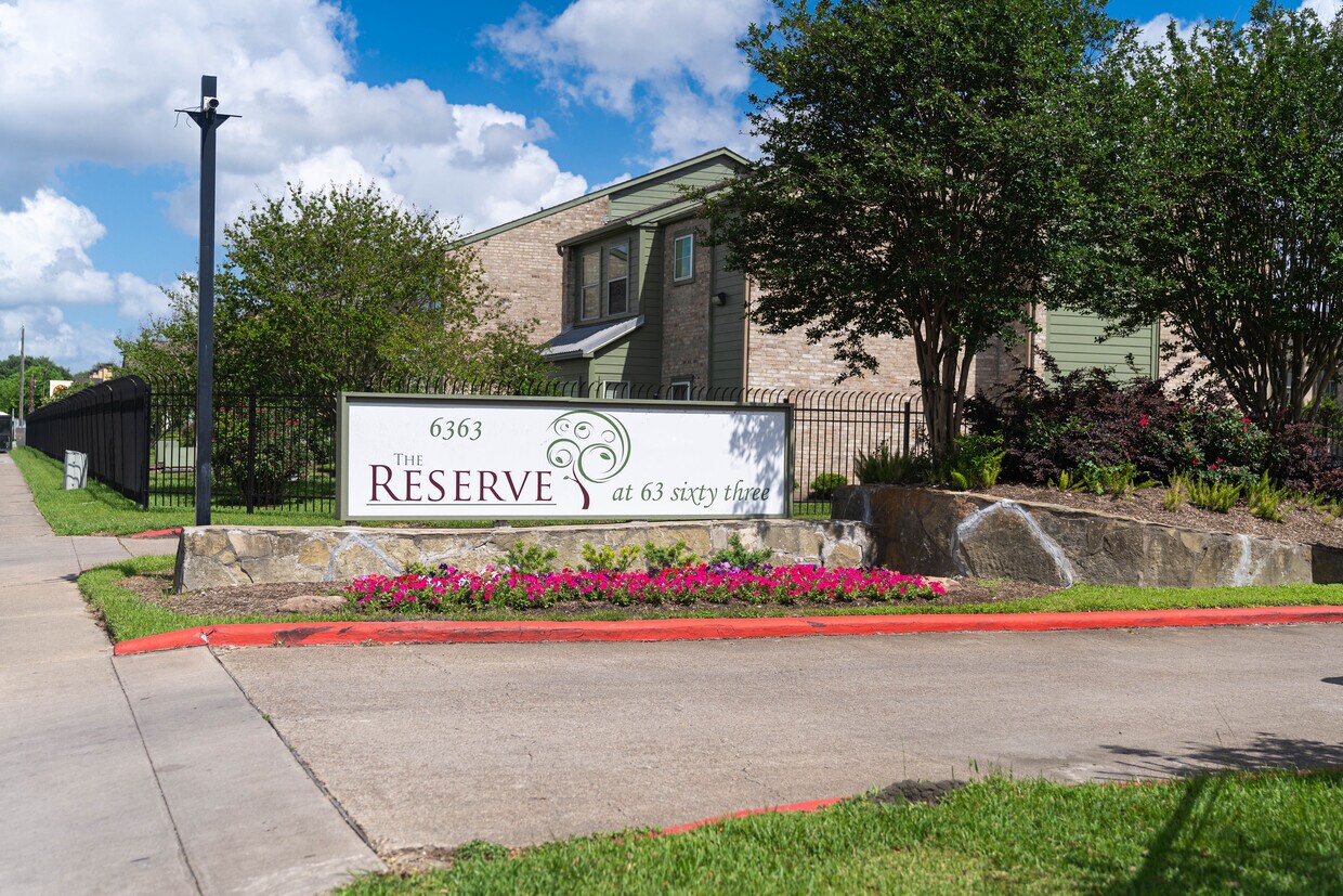 Reserve at 63 Sixty Three Apartments 6363 W Airport Blvd Houston, TX
