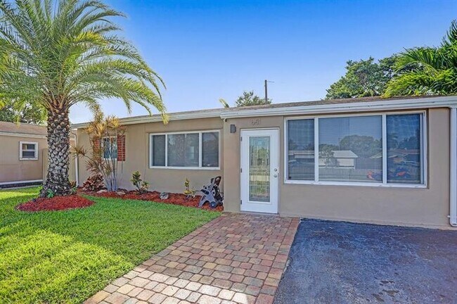 Foto del edificio - 651 NE 59th Ct