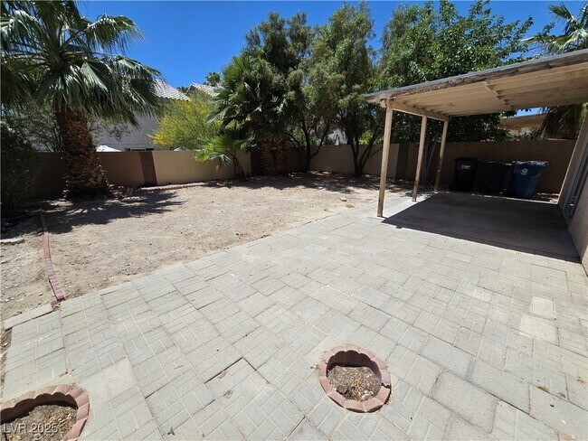 Foto del edificio - 7525 Hickory Hills Dr