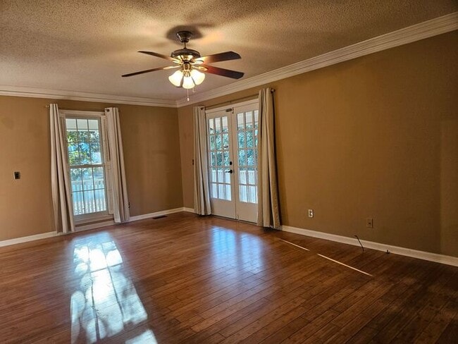 Building Photo - Harbison !!!