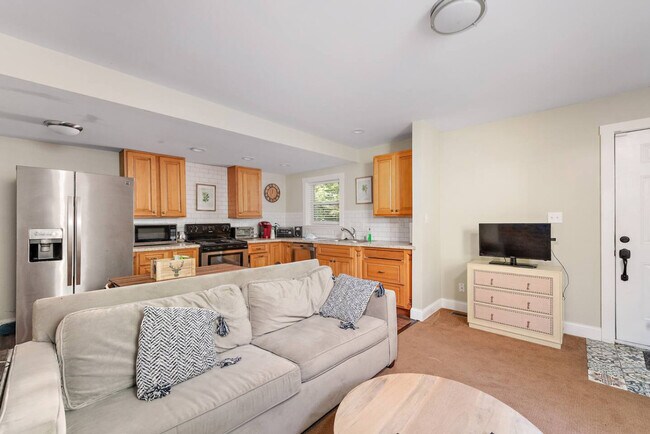 Building Photo - 107 E Clifton Ave