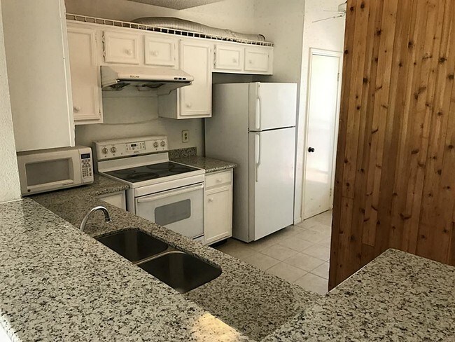 Foto del edificio - 8283 Sands Point Dr