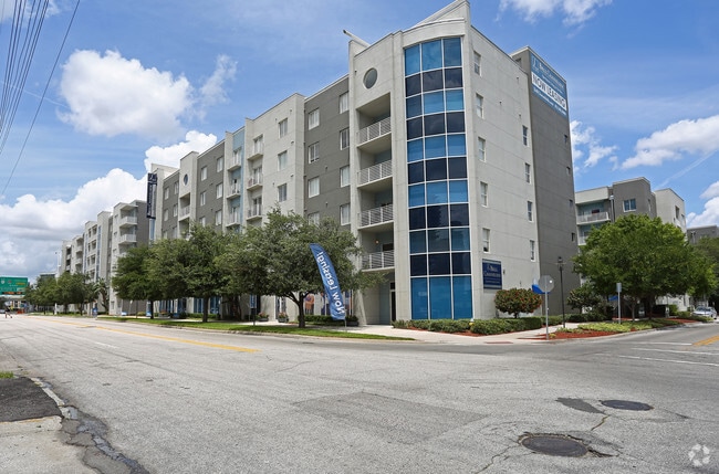 Building Photo - Bell Channelside