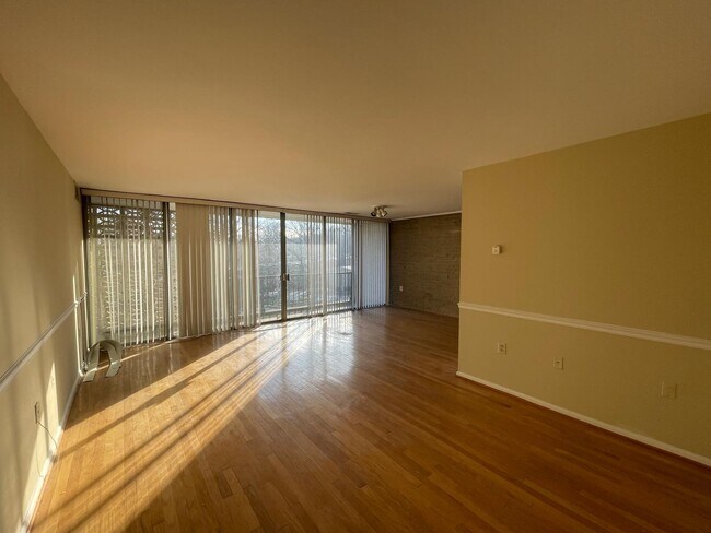 Living Room - Den - 4360 Ivymount Ct