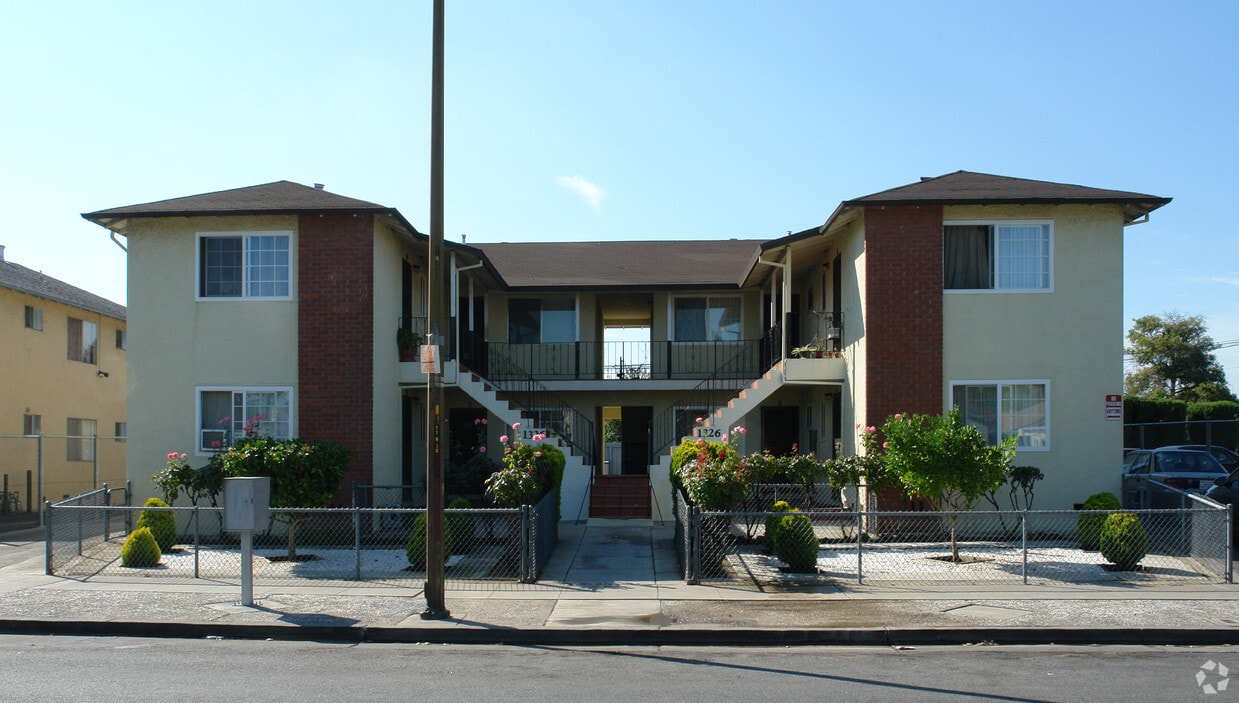 Primary Photo - 1326 Danube Way