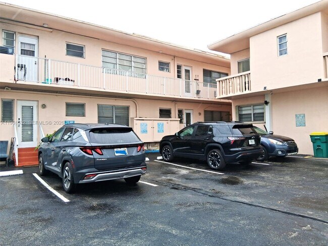 Foto del edificio - 7860 Harding Ave