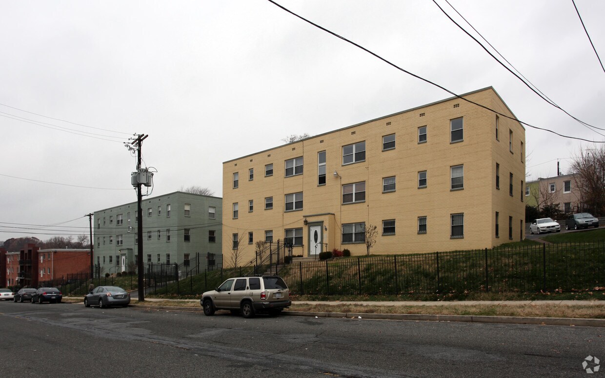 Primary Photo - 4800-4820 C St SE