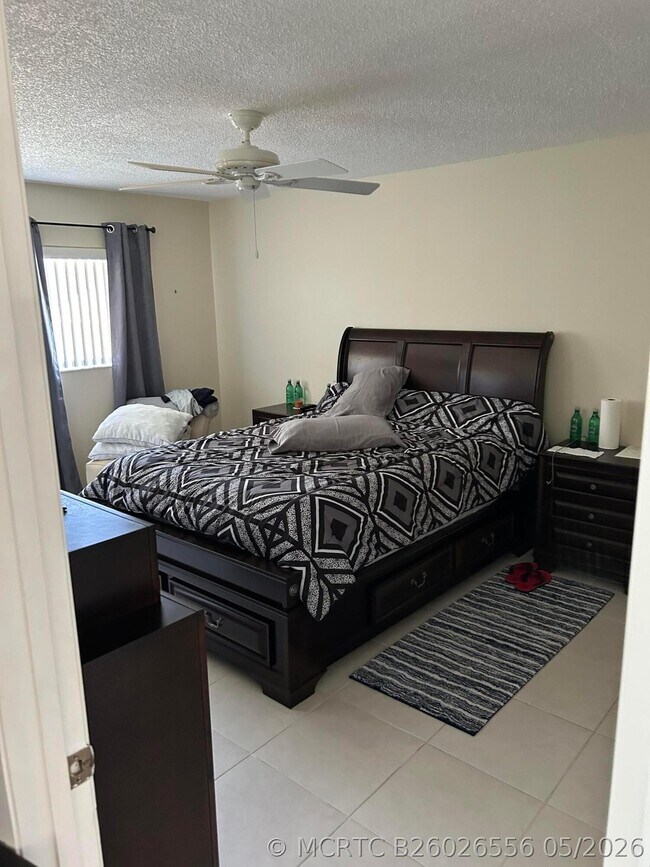 Foto del edificio - 4725 Lucerne Lakes Blvd W