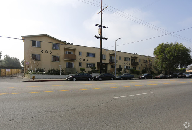 Building Photo - 14656 Saticoy St