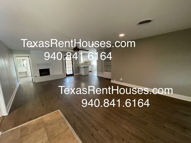 Foto del edificio - Gorgeous Home with updates and space!
