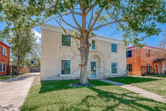 Building Photo - 6630 Lawndale St