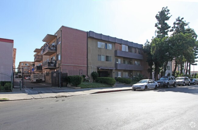 8070 Langdon, ¡alejado - Langdon Gardens