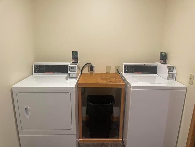 Building Photo - 306 Dock St