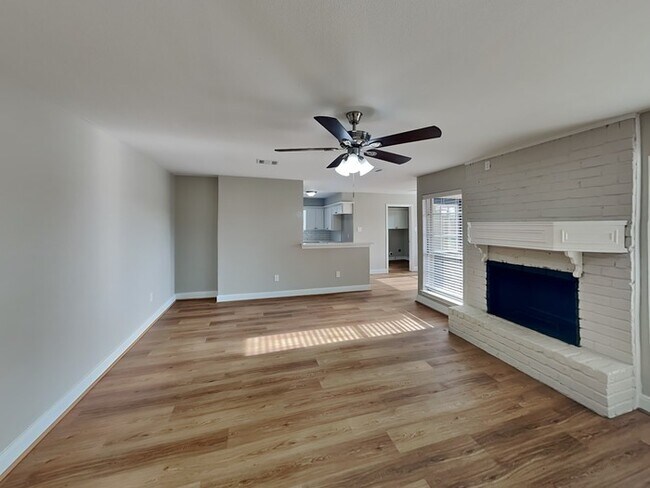 Foto del edificio - 7726-7712 12 Fairway Ln