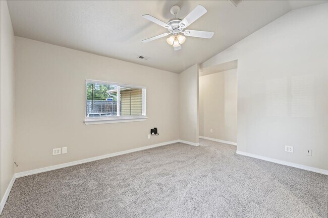 Building Photo - 3 Bedroom 2 Bathroom Near Whitewater Park