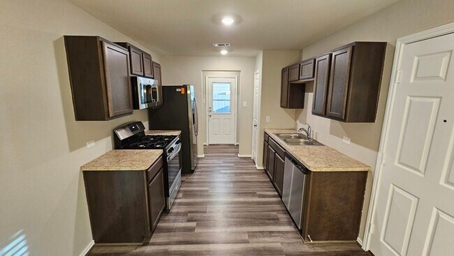 Foto del edificio - 8131 Blooming Meadow Ln