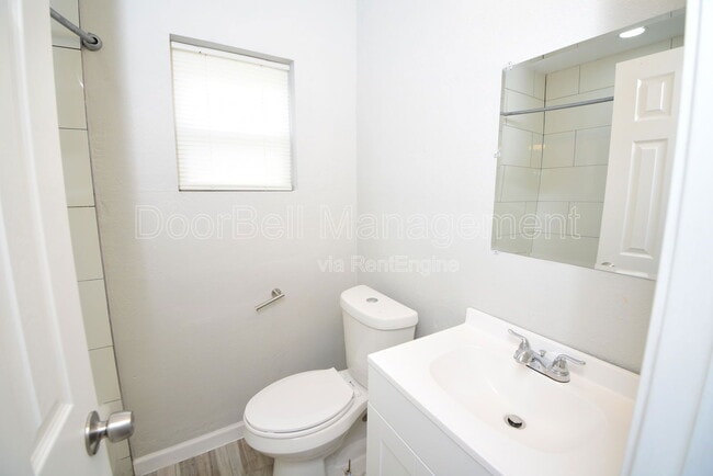 Building Photo - 615 E Xyler St