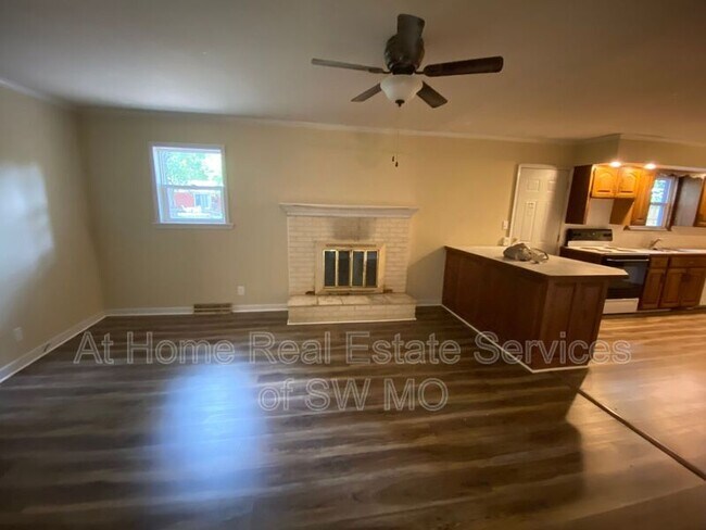 Foto del edificio - 1272 E Woodland St
