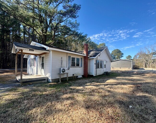 Foto del edificio - 146 Smith Corner Rd