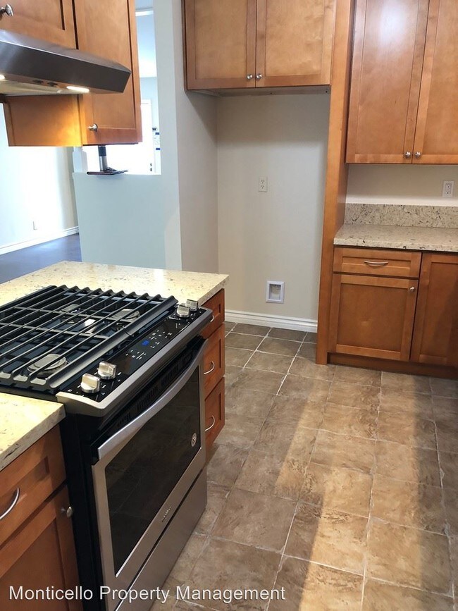 Building Photo - 4 br, 2 bath House - 6432 Harmony Circle
