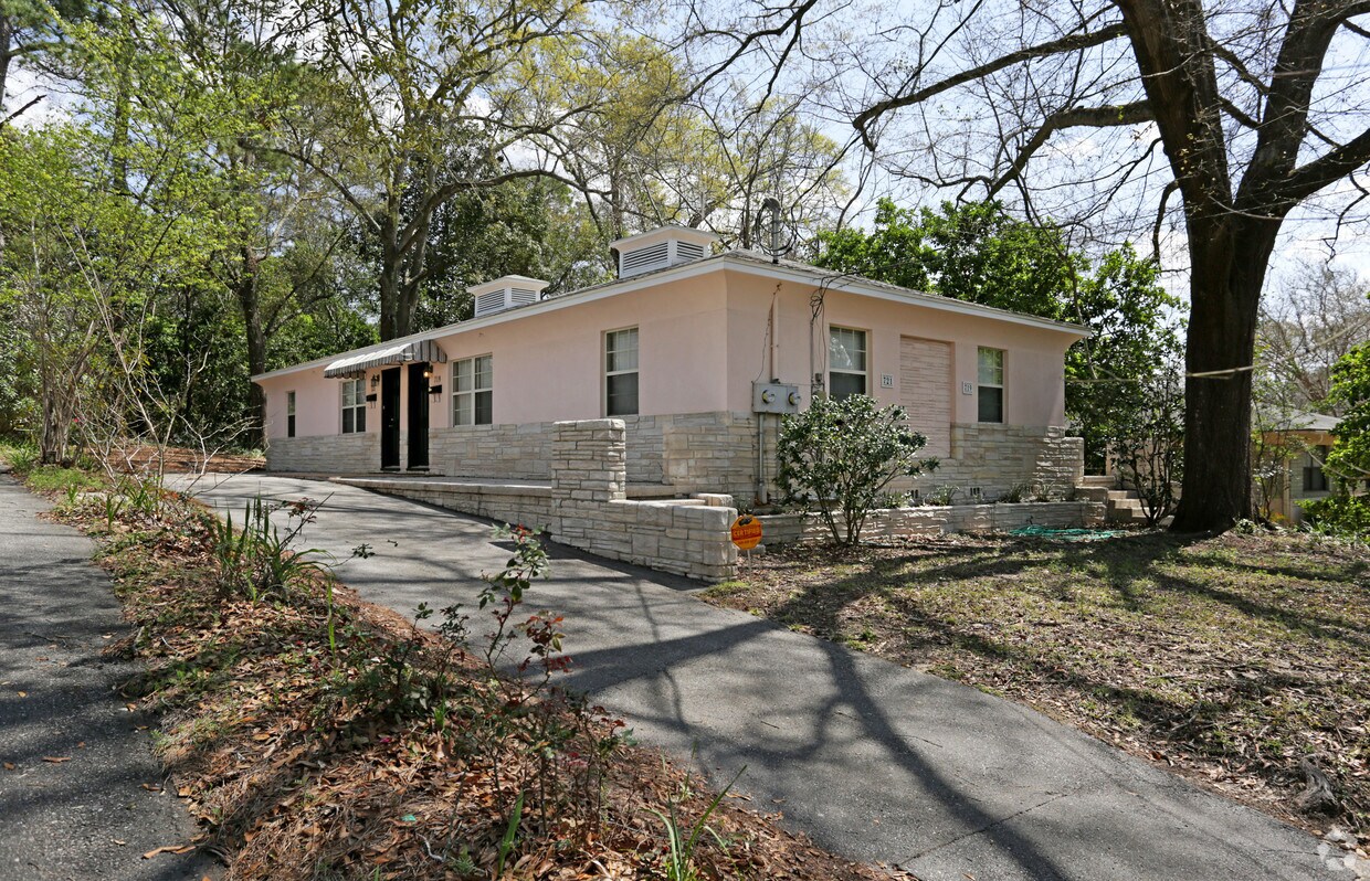 Building Photo - 719 N Gadsden St