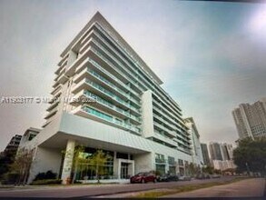 Building Photo - 1600 SW 1st Ave Building Photo - 1600 SW 1st Ave