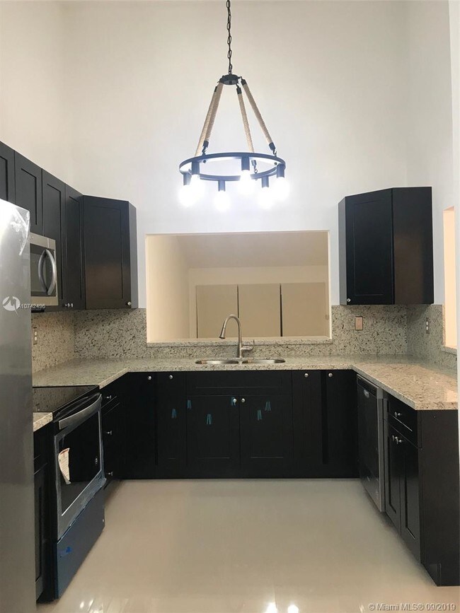 Foto del edificio - 585 NE 199th Terrace