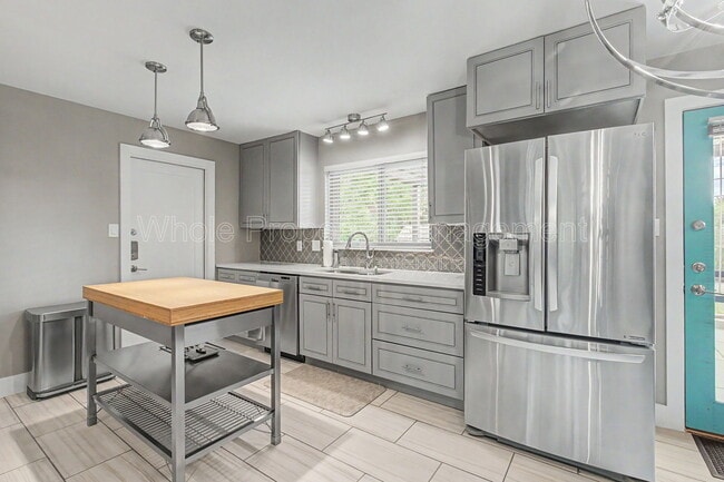 Building Photo - 5565 E Bails Dr