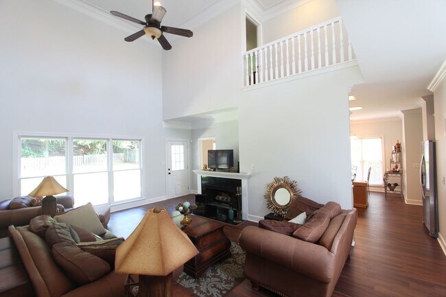 Building Photo - 4 Bedroom 2.5 Bath Lake Cyrus Beauty LOADE...