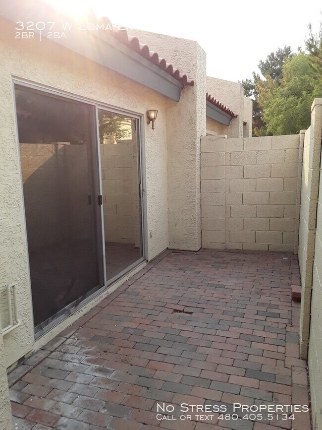 Building Photo - 2 Bed Condo off 35th Ave and Northern!