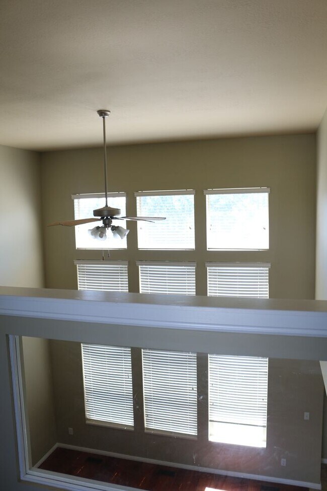 Building Photo - Amazing home in Layton!