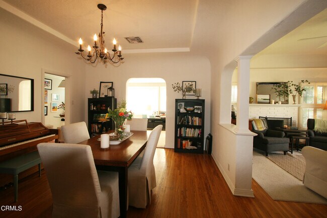 Building Photo - 526 Floral Park Terrace