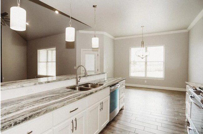Foto del edificio - 1411 Sweetbriar Way
