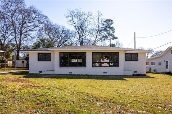 Building Photo - 5 bedroom/2bathroom home available 9/15 to...