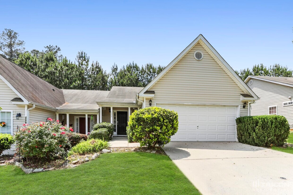 Foto principal - 2177 Red Oak Cir