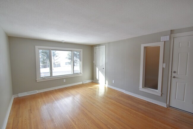 Sala de estar - 553 Mill St